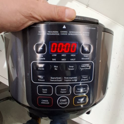 STARFRIT ELECTRIC PRESSURE COOKER - STEAM TRAY, MEASURING CUP & SPATULA- 8L CAPACITY - BLACK (MODEL: 024603) image 2