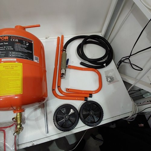 PORTABLE ABRASIVE BLASTING TANKABLE ABRASIVE BLASTING TANK, AIR SAND BLASTING KIT WITH 4 CERAMIC NOZZLES AND OIL-WATER SEPARATOR FOR PAINT, STAIN, RUST REMOVAL - 60-110PSI - 5GAL - ORANGE (MODEL: FF-Q901) image 3