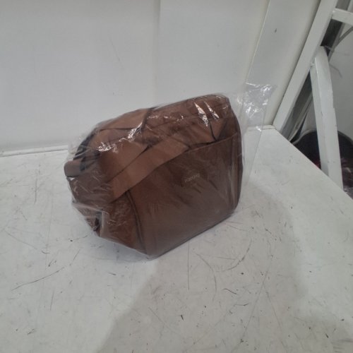 IGLOO LUXE COOLER/LUNCH BAG - 9 CANS MAX CAPACITY - BROWN/GOLD (MODEL: 2014223) image 4