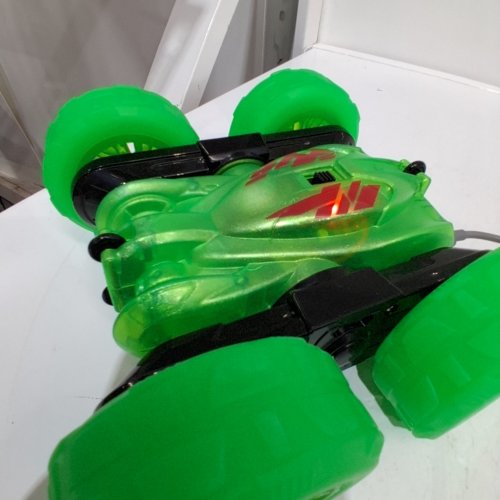 RACINGFUN REMOTE CONTROL 360 DEGREE FLIP STUNT CAR - 2.4GHZ - GREEN image 2