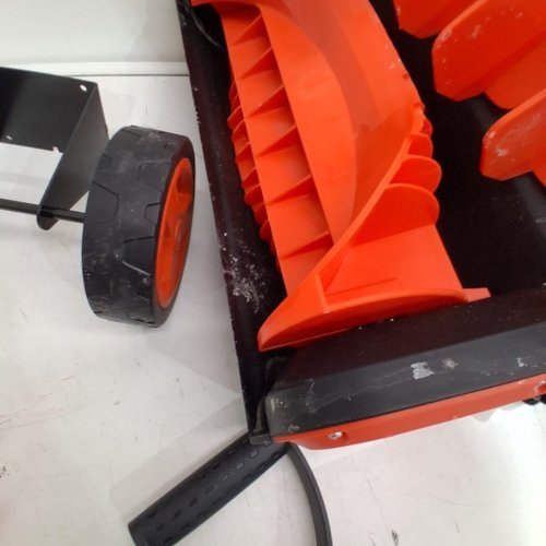 VOLTASK VOLTASK CORDED SNOW BLOWER WITH WHEELS - 12A - 17" - ORANGE/BLACK (MODEL: SPEG08/ESS002-170) image 5