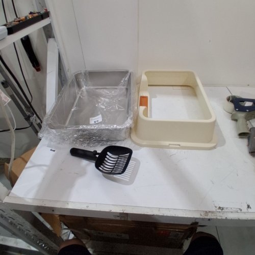 STAINLESS STEEL CAT LITTER BOX WITH CREAM LID AND SCOOP - CREAM / BLACK image 2