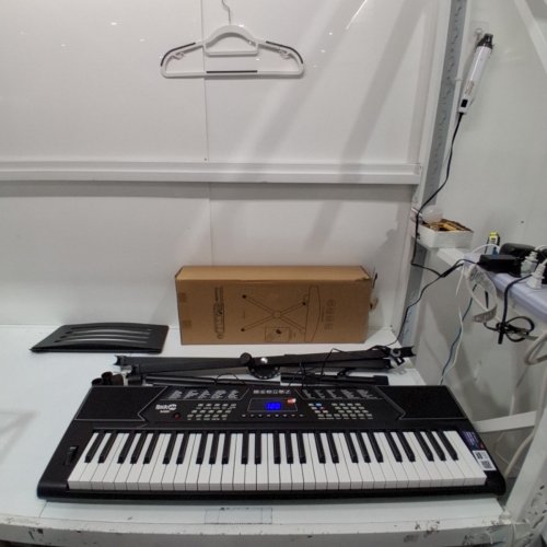 ROCKJAM 61 KEY KEYBOARD PIANO WITH PITCH BEND KIT, KEYBOARD STAND, AND PIANO BENCH - 9V - BLACK (MODEL: RJ5061) image 3