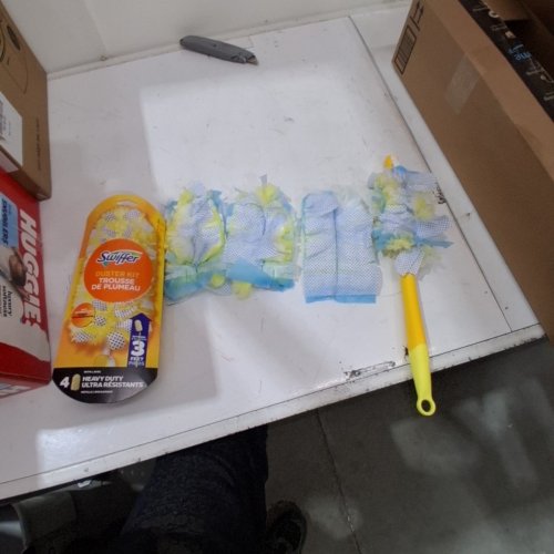 SWIFFER HEAVY DUTY SUPER EXTENDER HANDLE DUSTER WITH 4 DUSTER HEADS - 3FT - YELLOW image 2