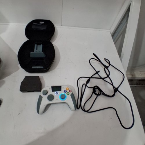 RIG NACON REVOLUTION X UNLIMITED ANNIVERSAY EDITION CONTROLLER FOR XBOX & PC WITH LCD SCREEN AND CHARGING STATION - GREY / WHITE (MODEL: NC7293-10/25) image 3
