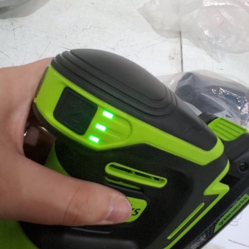 GREENWORKS CORDLESS ORBITAL SANDER WITH VARIOUS SPEEDS *TOOL ONLY* - 24 V - GREEN AND BLACK (MODEL OSF106) image 2