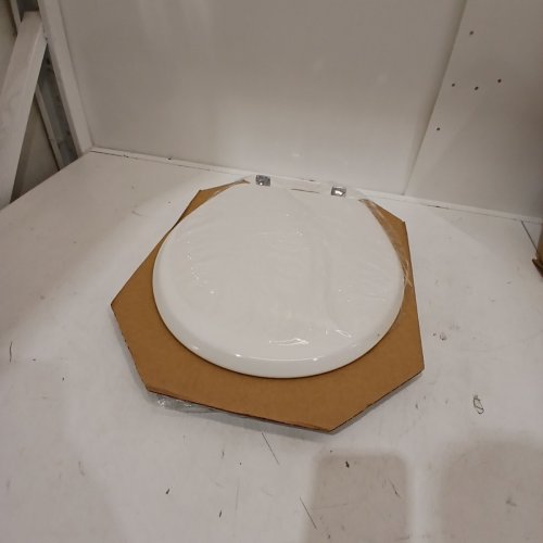 MAYFAIR BY BEMIS ROUND SOFT CLOSE BENTON TOILET SEAT WITH CHROME HINGES - WHITE/CHROME (MODEL:826CHSL) image 2