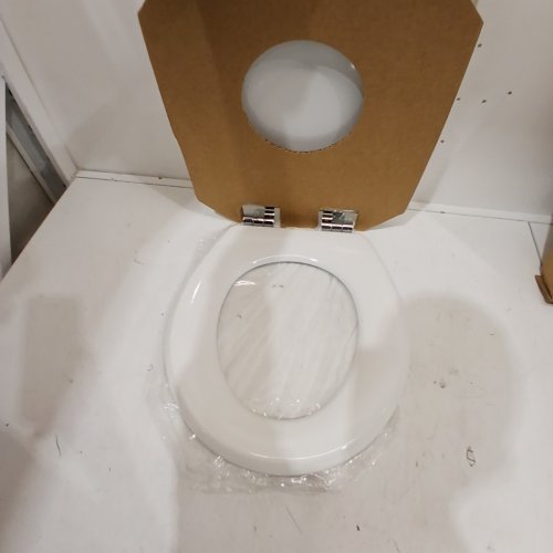 MAYFAIR BY BEMIS ROUND SOFT CLOSE BENTON TOILET SEAT WITH CHROME HINGES - WHITE/CHROME (MODEL:826CHSL) image 3