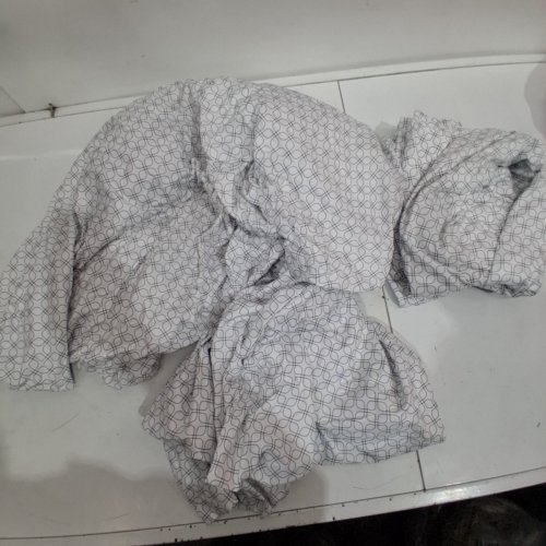 4PC MAINSTAYS MICROFIBRE BED SHEET SET WITH GEOMETRIC LOOP PATTERN - QUEEN - WHITE AND GREY image 4