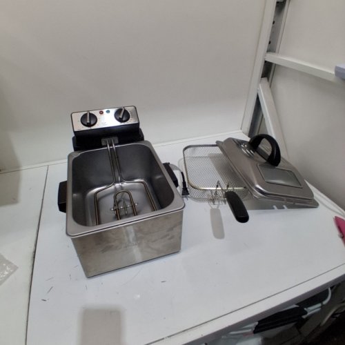 CUISINART 4-QUART 1800 WATT DEEP FRYER - STAINLESS STEEL - (CDF-250C) image 3