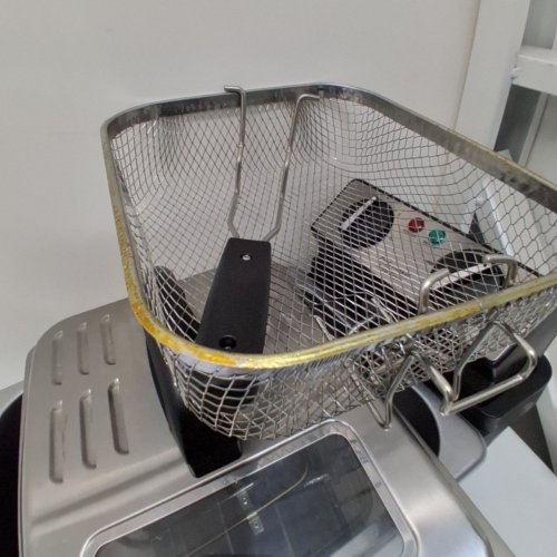 CUISINART 4-QUART 1800 WATT DEEP FRYER - STAINLESS STEEL - (CDF-250C) image 4