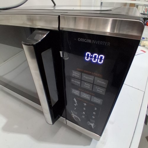 TOSHIBA COUNTERTOP FLAT BED MICROWAVE OVEN WITH HUMIDITY SENSOR - 1.2 CU. FT - 1200W - BLACK/STAINLESS STEEL (MODEL: ML3-EM12PVFHA(SS)) image 2
