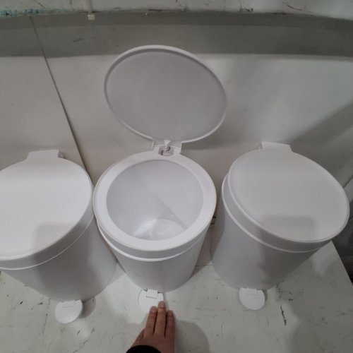 3PK ROOM ESSENTIALS STEP WASTE BASKET - 11.7" X 8.39" - WHITE image 4