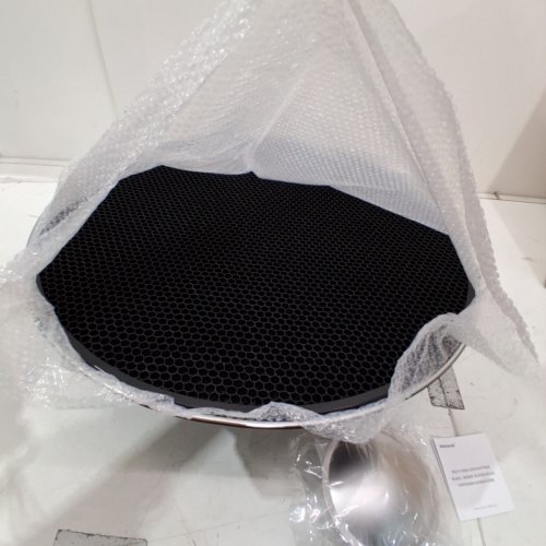 NEEWER METAL BEAUTY DISH BOWENS MOUNT REFLECTOR WITH WHITE DIFFUSER - 21.6" X 6.7" - BLACK (MODEL: NK-NARC22) image 4