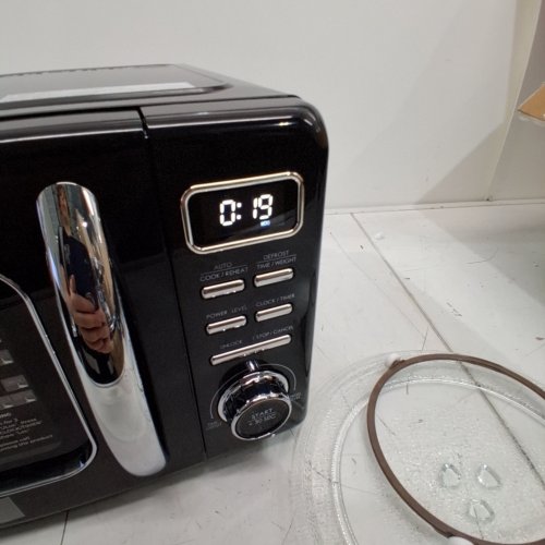 GALANZ RETRO STYLE COUNTERTOP MICROWAVE OVEN - 0.7CU.FT - BLACK (MODEL: GLCMKZ07BKR07) image 3