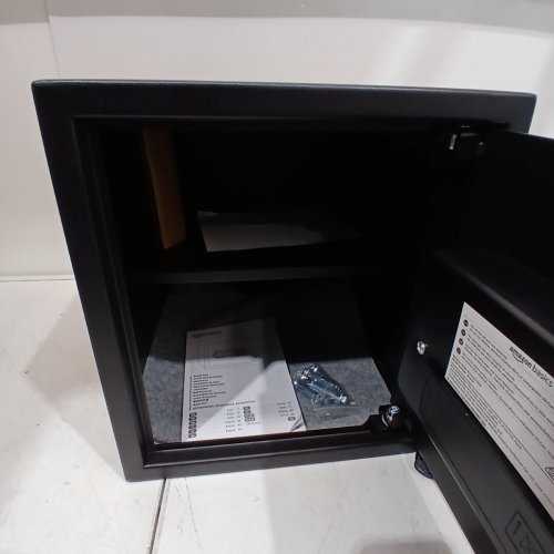AMAZON BASICS STEEL HOME SECURITY ELECTRONIC SAFE WITH PROGRAMMABLE KEYPAD LOCK AND 2 KEYS - 1.2CUBIC FEET - BLACK - (MODEL:‎36SAM) image 6