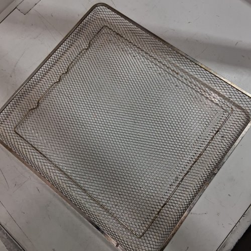 WIRE MESH OVEN TRAY - SILVER TONE image 5