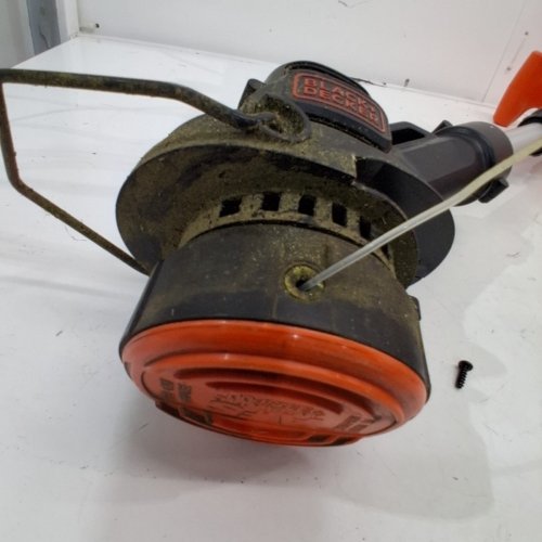 BLACK+DECKER STRING TRIMMER/EDGER - 10" - BLACK/ORANGE (MODEL: LST201-CA) image 4