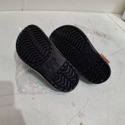 UNISEX CROCS BAYABAND CLOG - WOMEN'S : 6 / MEN'S : 4 - BLACK/WHITE image 4
