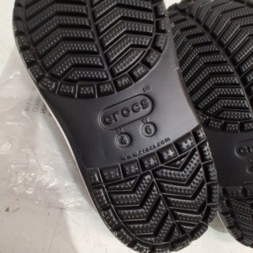 UNISEX CROCS BAYABAND CLOG - WOMEN'S : 6 / MEN'S : 4 - BLACK/WHITE image 5