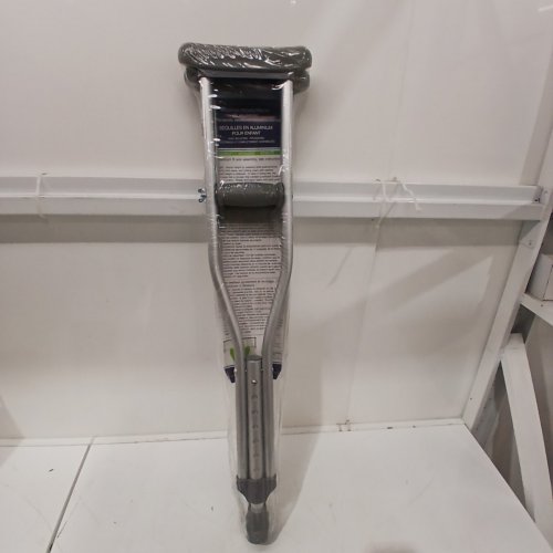 DRIVE MEDICAL UNIVERSAL ALUMINUM HEIGHT ADJUSTABLE CRUTCHES - 300LBS CAPACITY - 4FT 6" - 6FT 6" - GREY image 2