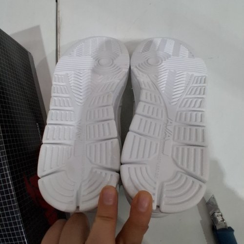 UNISEX AVIA 830 HIGH TOP BASKETBALL SHOES - MEN: 5.5 WOMEN: 7 - WHITE image 6
