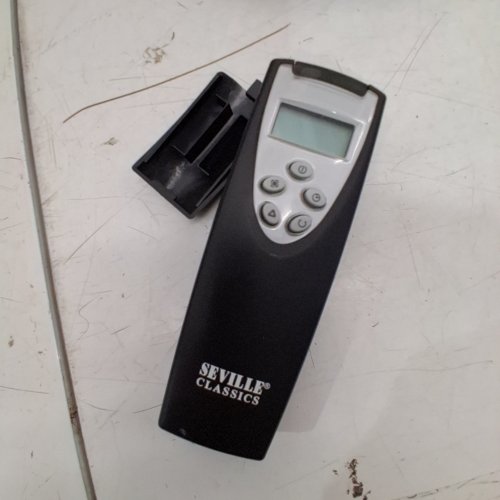 SEVILLE CLASSICS ULTRASLIMLINE INDOOR OSCILLATING TOWER FAN WITH REMOTE CONTROL- 40" - BLACK/GERY image 3