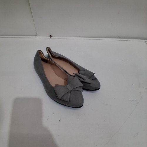 WOMEN'S CASUAL BOW FLATS - SIZE 9 - GREY image 2