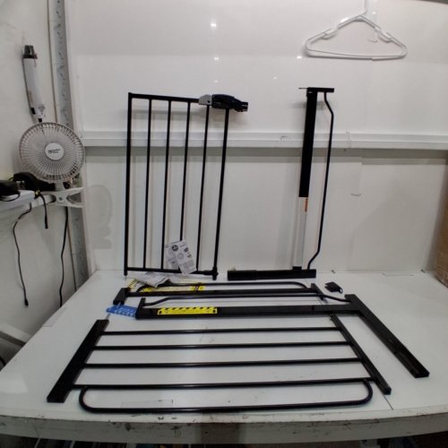 REGALO EASY STEP EXTRA WIDE METAL SAFETY GATE - 30" X 29"-49" / BLACK (MODEL: 1164 EB DS) image 2