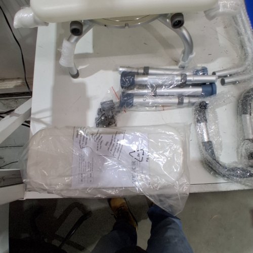 VEVOR SHOWER CHAIR 360° SWIVEL BATHTUB SHOWER SEAT WITH PIVOTING ARMS - TUB TRANSFER BENCH - WHITE/BLUE (MODEL: FBL650326) image 3
