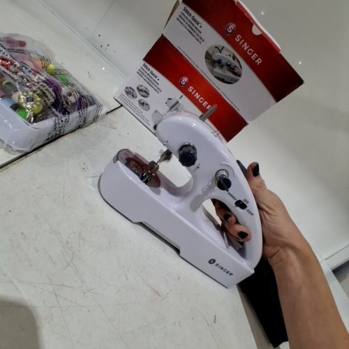 SINGER STITCH QUICK+ PLUS PORTABLE HANDHELD CORDLESS MENDING MACHINE WITH SEWING KIT & STORAGE BAG - WHITE/GREY - (MODEL: 11774) image 2