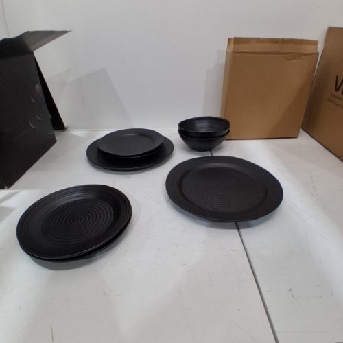 8PC ONEIDA RIDGED STONEWARE DINNER SET WITH 2 BOWLS, 4 ACCENT PLATES, 2 DINNER PLATES - BLACK - (MODEL: 895938) image 3