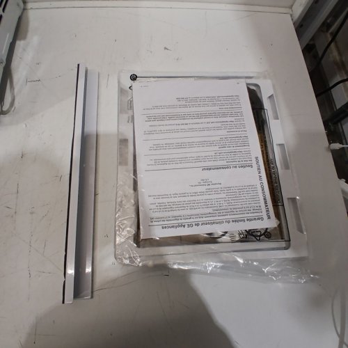 GE APPLIANCES ELECTRONIC WINDOW AIR CONDITIONER - 5,000 BTU - 150SQ.FT - WHITE (MODEL: AWAS05BWFC) image 4