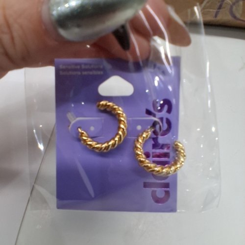 1PR GIRLS CLAIRE'S TWISTED HOOP EARRINGS - GOLD-TONE (ITEM: 25992-9) image 3