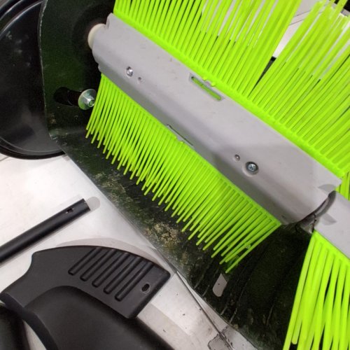 EARTHWISE SWEEP IT! PUSH LAWN SWEEPER WITH REMOVABLE BUSHEL BAG - 21" - BLACK/GREEN (MODEL: LSW70021) image 3