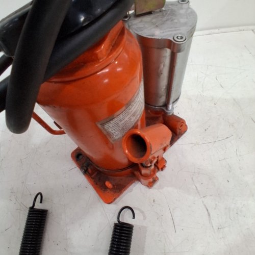 MANUAL HEAVY DUTY WELDED AIR HYDRAULIC BOTTLE JACK WITH PUMP - 20TON - ORANGE (MODEL: MR8004) image 4
