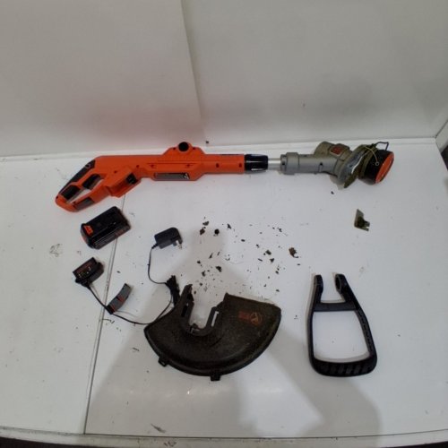 *TOOL ONLY* BLACK+DECKER CORDLESS TRIMMER AND EDGER - 20V - 12" PATH - ORANGE (MODEL: LST300) image 3