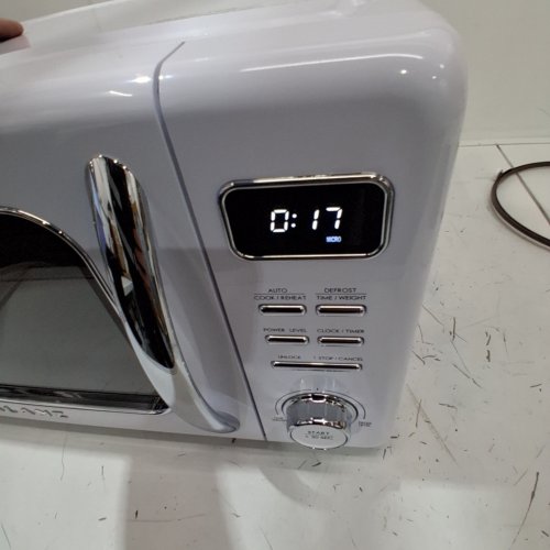 GALANZ RETRO STYLE COUNTERTOP MICROWAVE OVEN - 1.1CU.FT. - MILKSHAKE WHITE (MODEL: GLCMKZ11WER10) image 2