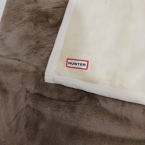 HUNTER REVERSIBLE THROW BLANKET - 60" X 70" - BEIGE/BROWN (STYLE : 1241344) image 3