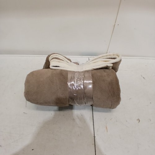 HUNTER REVERSIBLE THROW BLANKET - 60" X 70" - BEIGE/BROWN (STYLE : 1241344) image 4