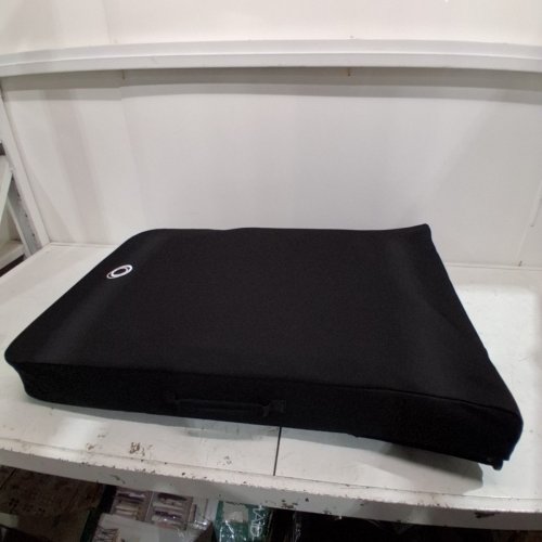 BUGABOO STARDUST PORTABLE TRAVEL COT/ PLAY YARD - 25" X 38.8" X 33.5" - BLACK (MODEL: STARDUST) image 6