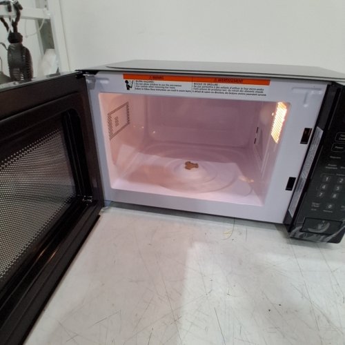 DANBY COUNTERTOP MICROWAVE - 700W - 0.7CU.FT - BLACK (MODEL: DBMW0721BBB) image 3