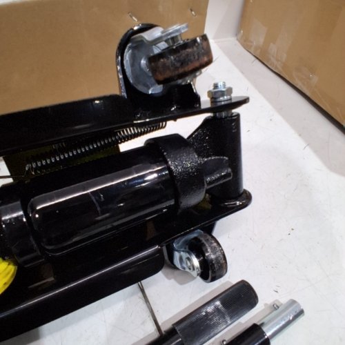 VEVOR HEAVY DUTY LOW PROFILE FLOOR JACK WITH SINGLE PISTON HYDRAULIC PUMP - 2.5 TON MAX - YELLOW (MODEL: WD-A-02250-A00-0) image 6