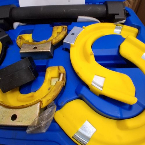 STRUT SPRING COMPRESSOR SET - 9921LBS/4500KG LOAD CAPACITY - BLUE/YELLOW (MODEL: XC4027A) image 3