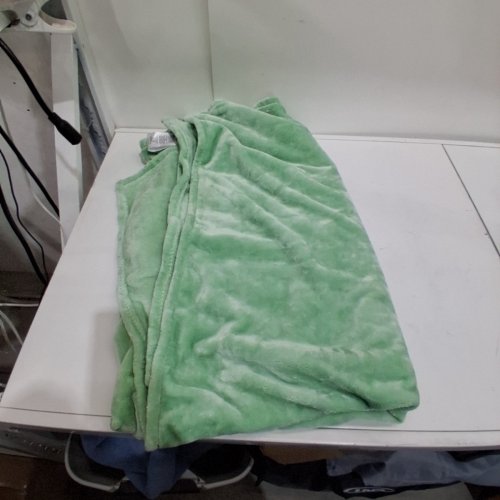 KATE SPADE PLUSH THROW BLANKET - 60" X 70" - MINT GREEN (MODEL: 1859162) image 3