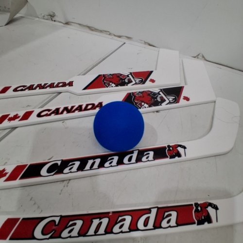 7PC CANADA RED MINI-HOCKEY STICK SET WITH 6 STICKS AND A BALL - WHITE/BLACK/RED image 3