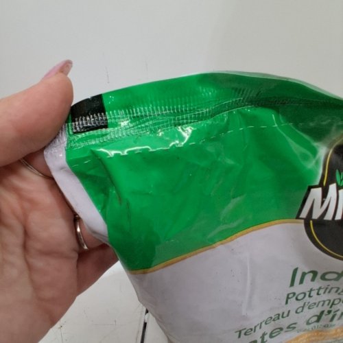 MIRACLE-GRO INDOOR POTTING MIX - 8.8L image 2