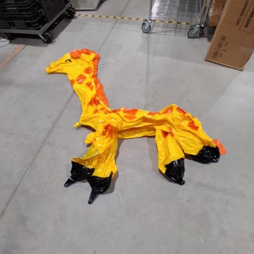 VIVERE BIGMOUTH INFLATABLE GIRAFFE SPRINKLER - YELLOW image 2