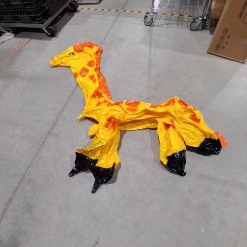 VIVERE BIGMOUTH INFLATABLE GIRAFFE SPRINKLER - YELLOW image 3