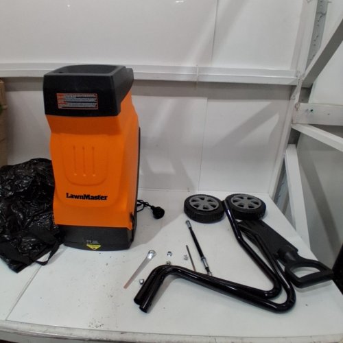LAWNMASTER ELECTRIC WOOD CHIPPER SHREDDER 15A, 1.8" CUTTING DIAMETER MAX 14:1 REDUCTION - ORANGE - (MODEL: FD1503) image 3